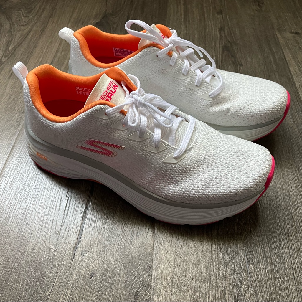 Skechers Women's Max Cushioning Arch Fit Walking Shoe White